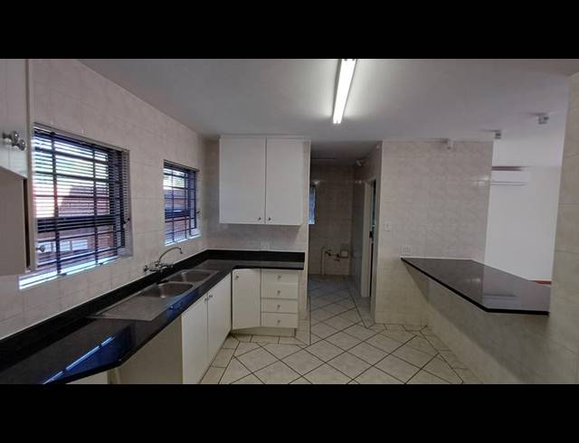 10 BEDROOM HOUSE FOR SALE IN WATERKLOOF GLEN